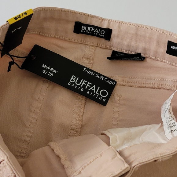 NWT Buffalo Ladie's Cropped Jeans❤️ - Picture 4 of 10